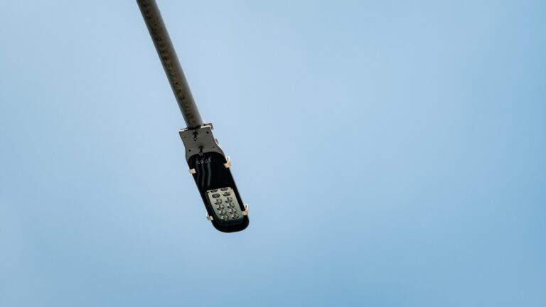 Oświetlenie LED jako element adaptacyjnego oświetlenia przestrzeni miejskich